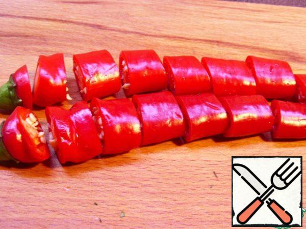 Pepper cut into" barrels " about 1.5 cm long.