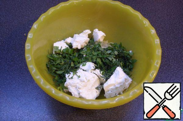 In a bowl put the chopped greens, crushed garlic and cheese. All thoroughly stir. It's stuffing. Carefully fill the inside of the "barrel" filling. Ready.