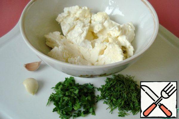 Cheese mix well with finely chopped herbs and garlic, passed through the press. Add salt to taste.