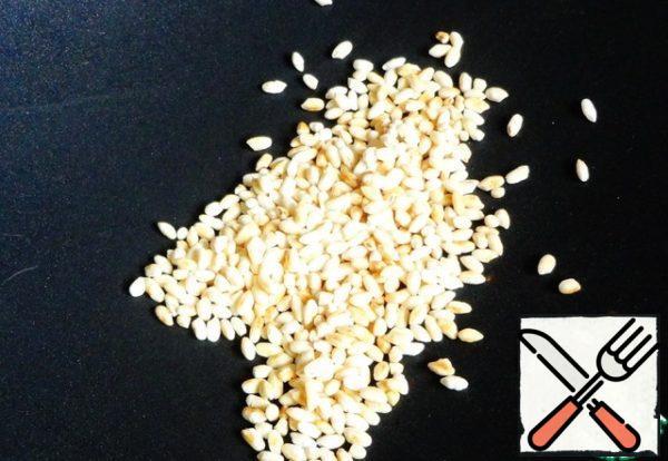 Preheat a frying pan and fry 1 tablespoon of rice without oil until slightly yellow. Then grind it in a coffee grinder.
