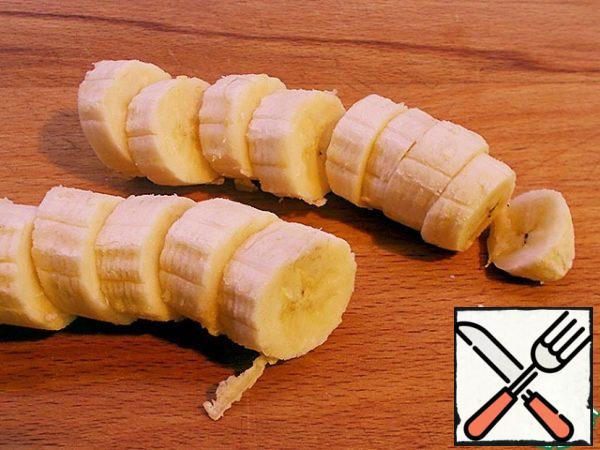 Banana clean and cut into pieces.
