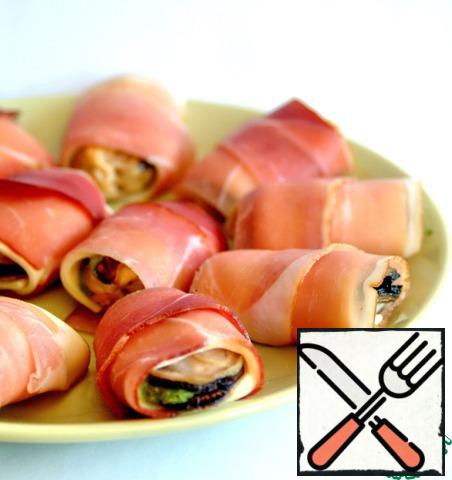 Wrap in a piece of Parma ham. Bake in the oven for 5 minutes, just to melt the cheese.
Have a tasty holiday!