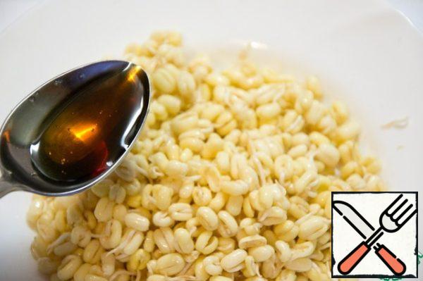 Add a spoonful of balsamic to lightly marinate.
