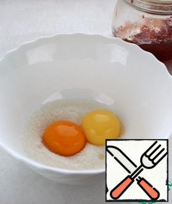 Separate the yolks from the proteins, we do not need proteins.