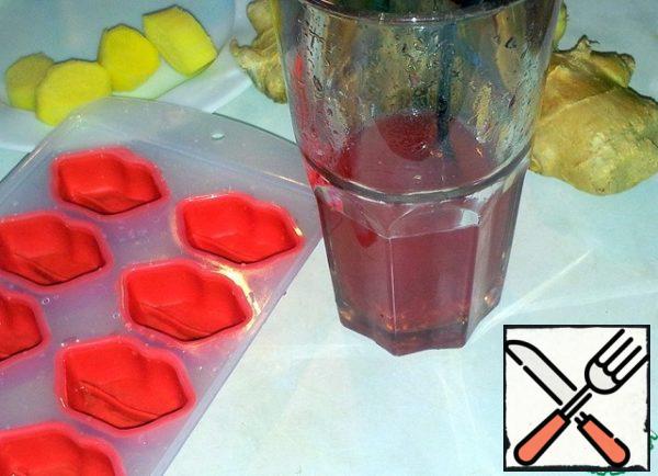 Add a little water to the mashed raspberries.
