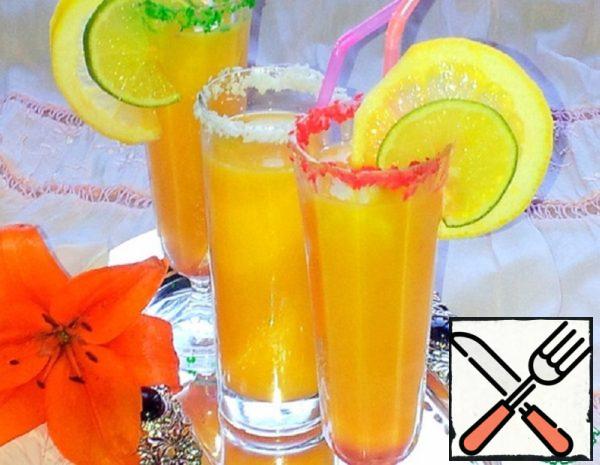Citrus juice mix with a touch of ginger and raspberry, fragrant ice. Very tasty and healthy!