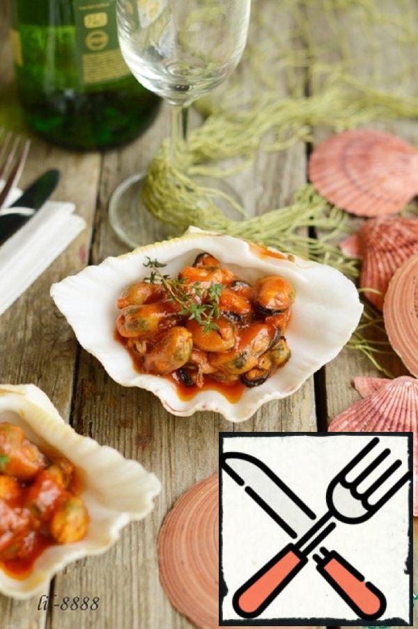Mussels in Tomato-Garlic Sauce Recipe