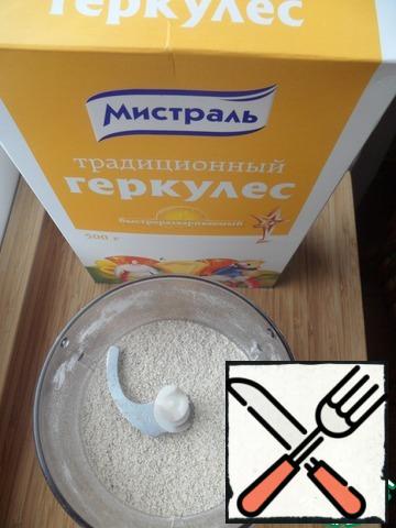 2 tablespoons Hercules TM "Mistral" grind blender into flour.