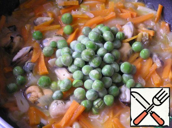 Add the green peas and mix.
