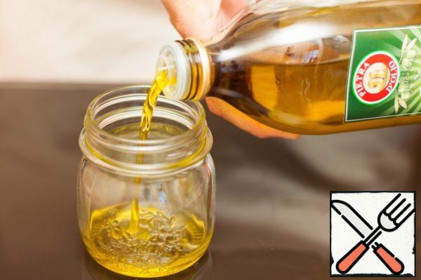 It is convenient to prepare salad dressing in a jar with a lid that can be stored in the refrigerator.