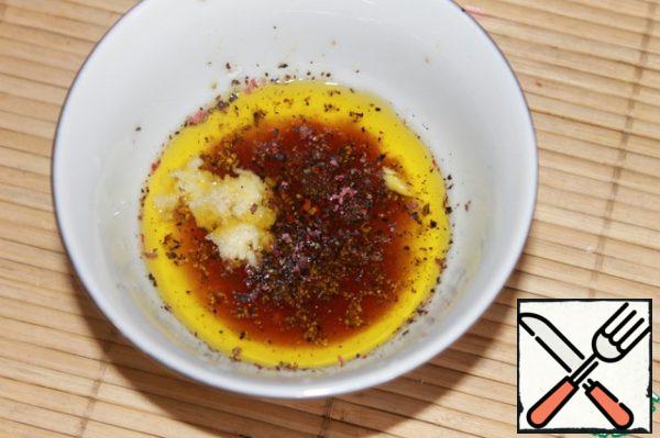 Make dressing: mix 1 tablespoon of lemon juice, 2 tablespoons of olive oil, salt, pepper, grated garlic, a couple of drops of balsamic vinegar, 1 teaspoon of soy sauce, 0.5 tsp of sugar.