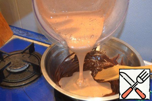 Add the beaten eggs to the chocolate mass.
