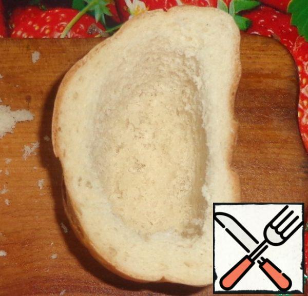 Remove the crumb from the middle of each piece, but not until the end. Grease the loaf inside with sour cream.