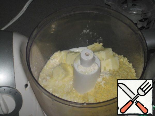 Lay in a blender all the ingredients (pre-cut the oil into cubes and allow to soften).