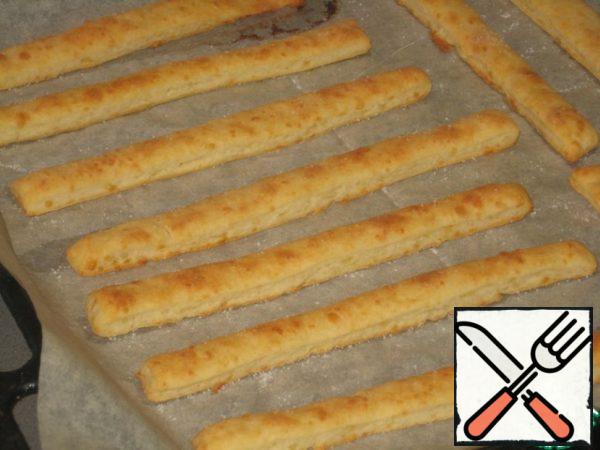 Bake the sticks in a preheated 200 oven for 15 minutes. That's it! You can pull, who to run for a beer?)