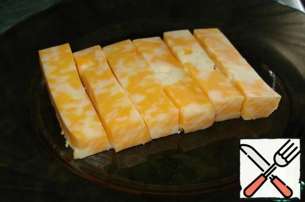 I have "Dutch" cheese. Cut six (take the desired number) slices, the desired thickness and length.