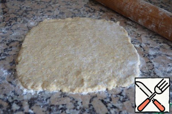 Roll out the dough into a layer about 0.5 thick.
