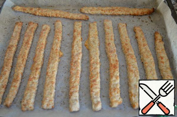 Shift the strips on a baking sheet covered with oiled parchment. Put in the oven for 220C for 12 minutes.
Serve warm or cold.