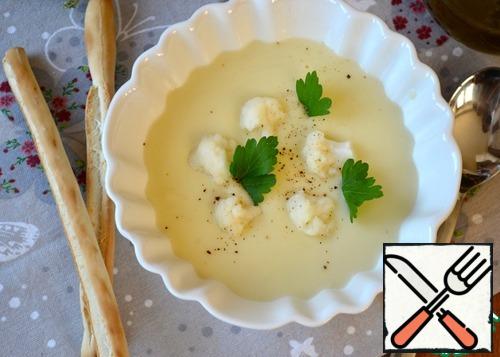 Serve the soup immediately, garnished with the blanched buds of cauliflower and parsley leaves.