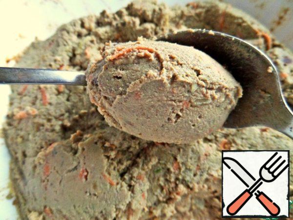 With the help of two teaspoons form a portion of the pate. Spread beautifully pate on half of the egg whites and decorate with herbs and sweet pepper. 