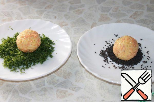 From the resulting mass to form balls the size of an apricot. For breading balls in two separate plates pour black sesame and finely chopped dill, roll them in cheese balls. Put into the refrigerator for 20 minutes to cool.