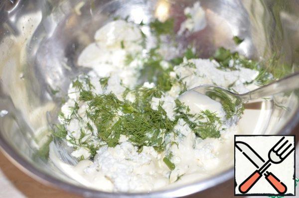 Cheese, yogurt, squeezed through press the garlic and herbs in a bowl combine, salt to taste.