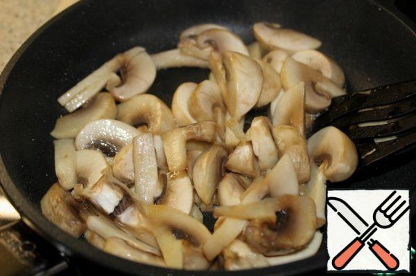 Heat the pan with vegetable oil and fry the mushrooms until light blush, about 5-6 minutes. Cool.