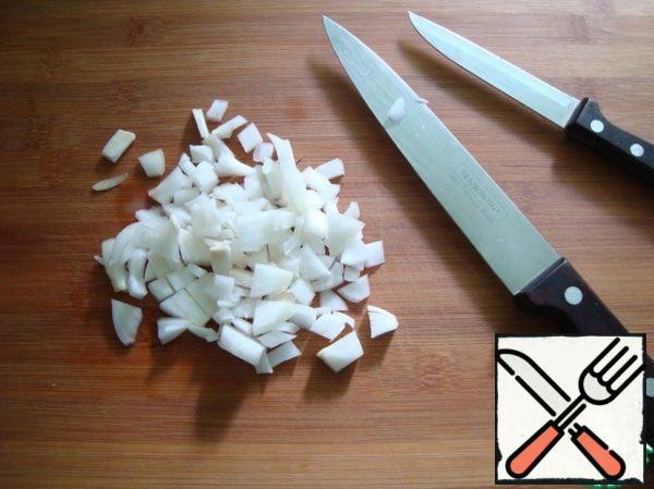 Finely chop the onion.
