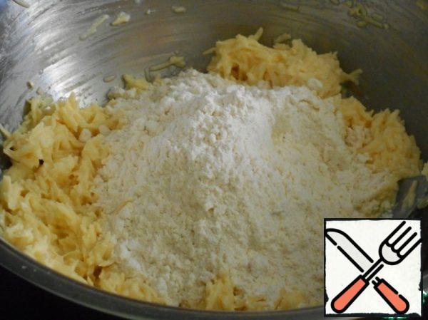 In three portions, pour in the flour and mix.

