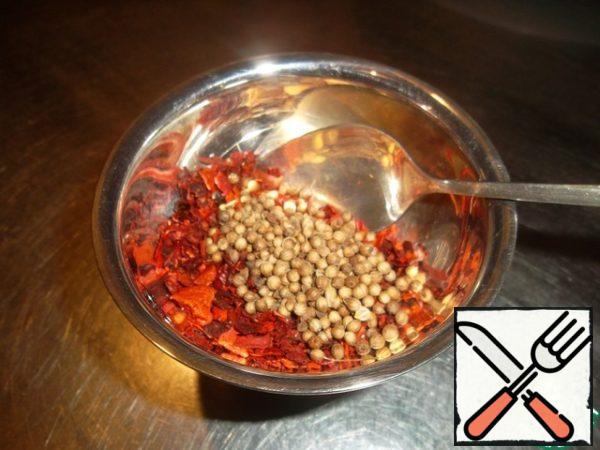 Mix the spices in a separate bowl.

