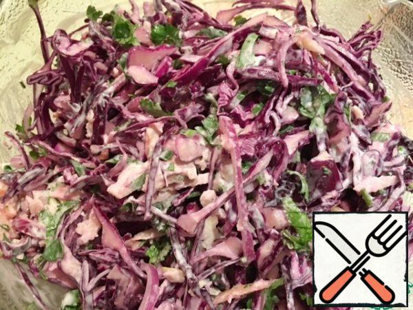 A very fresh and healthy salad is ready. Salt. Mix well and serve!