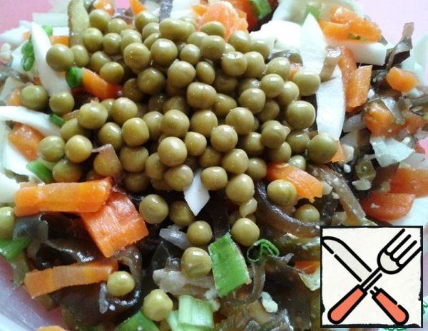 Mix all the ingredients. Add ground pepper and salt to taste.
