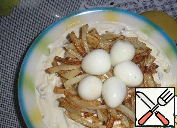 To put small strips on the salad in the form of a nest and to lay in a nest of quail eggs.
