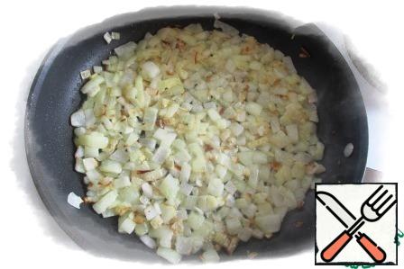 In butter or even vegetable oil fry onions until brown edges.