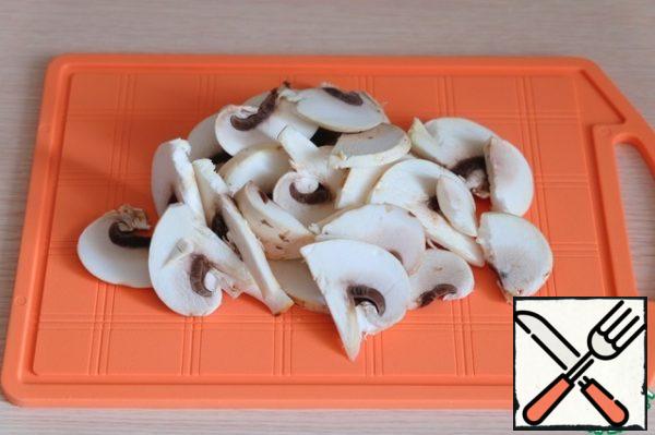 Mushrooms (6 pcs.) cut into thin plates.
