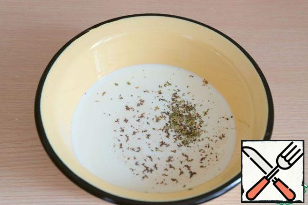 In a bowl add cream (200 ml.), add salt and black pepper to taste, add a mixture of Provence herbs (1/2 tsp). Mix the mixture.