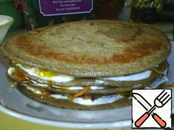 So collect all the pancakes. Decorate to taste. For example, decorate the sides with finely grated proteins, on top I sprinkled cheese grated on a fine grater and a little yolks.