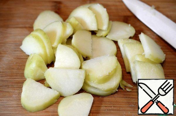 Potato peel, boil until tender. Cool, then clean. Cut into slices.
