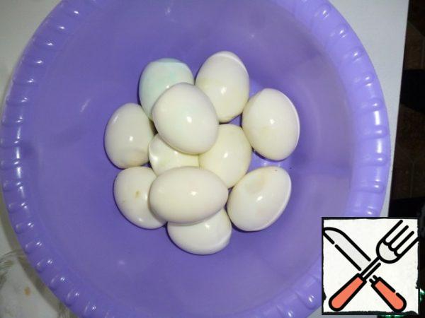 Boil eggs, clean from the shell.