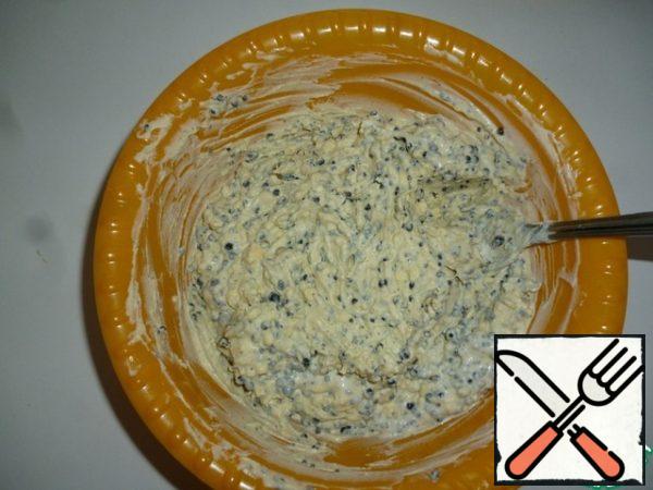 Add ground black pepper, mayonnaise and our caviar to the yolk. I'm adding a whole jar! Pour the mayonnaise so that it is in the thick, in the form of a paste. Well, we stuff our squirrels with everything and get this appetizing beauty. Enjoy your meal.