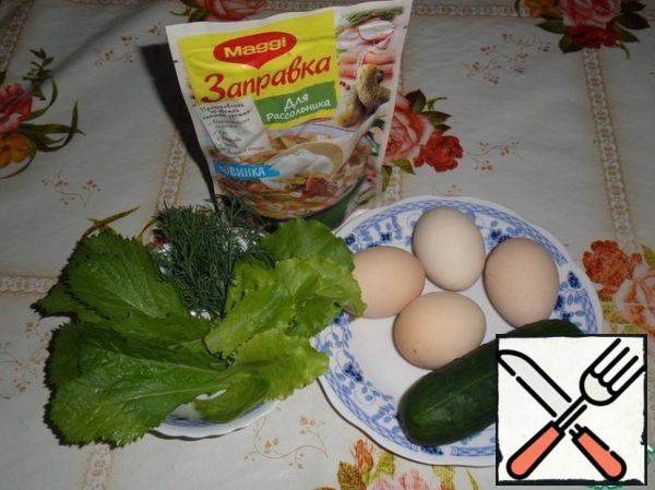 We prepare food. Chicken egg is boiled in salted water. Chilled.
