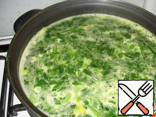 In boiling water, lower the rice, chopped
stems and leaves of celery, turmeric.
Salt and pepper to taste.
Cook until rice is ready.