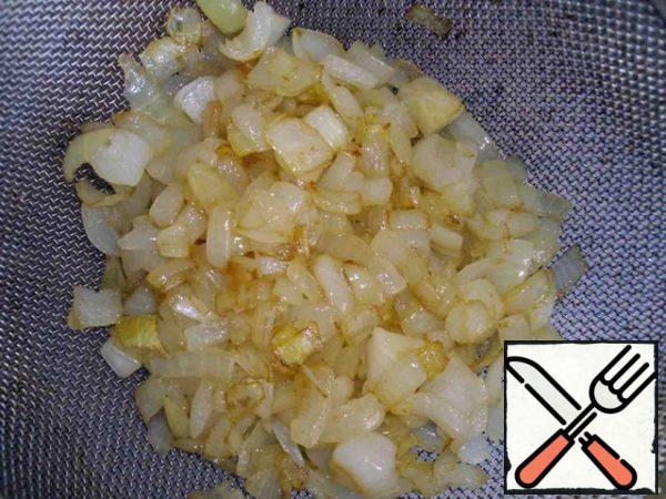 Onions clean, cut, fry, allow to drain excess oil, cool.