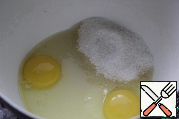 In another Cup, mix eggs and sugar.