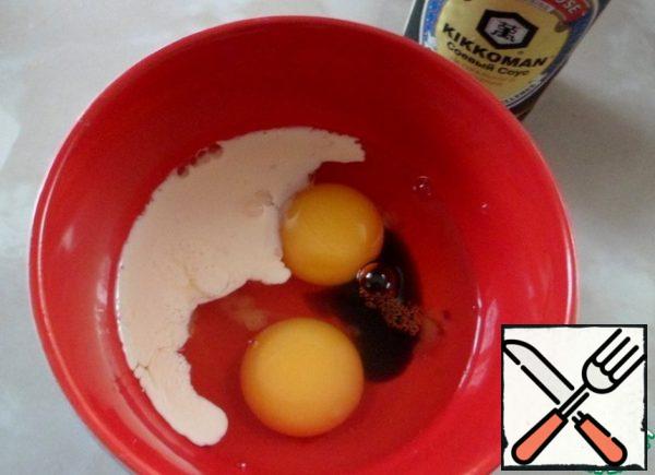 Prepare omelet: beat eggs, cream, soy sauce. 