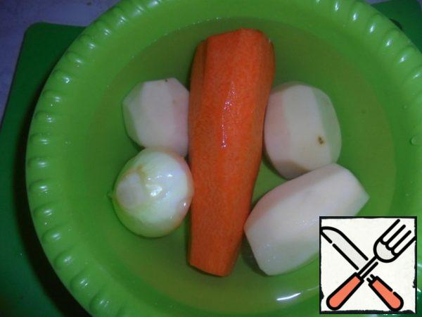 Peel potatoes, onions and carrots.
