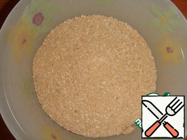 If you, like me, do not have buckwheat flour, just grind the buckwheat in a coffee grinder or blender. Buckwheat flour is a prerequisite for this recipe. With the usual flour such cakes are more dense, not so air.