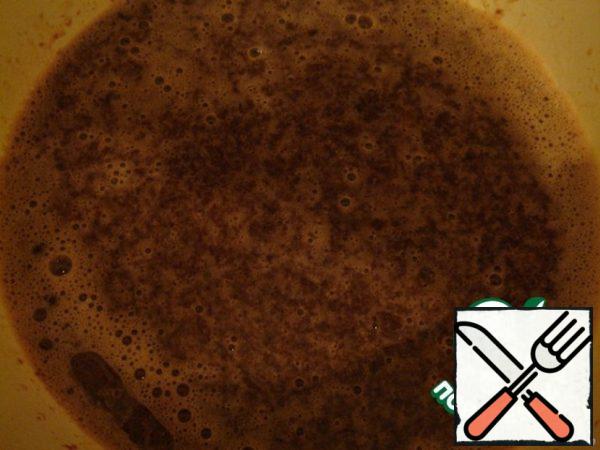 The liver must be cleaned of films and veins. You can pre-soak it in milk, if the liver is good, I don't do it.
Chop the liver by rolling 2-3 times through a meat grinder.
Add eggs, milk, buckwheat flour, salt, pepper, add 5 tablespoons of oil and let stand for 30 minutes. Do not rush to fry, the mixture should be infused.
