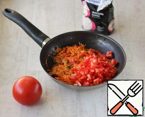 Chop the tomato and also add stew to the vegetables.