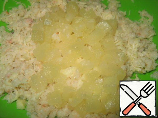 Eggs peeled, cut lengthwise into halves. Remove the yolks.
Grate cheese, mix with finely chopped pineapple and rabbit meat.